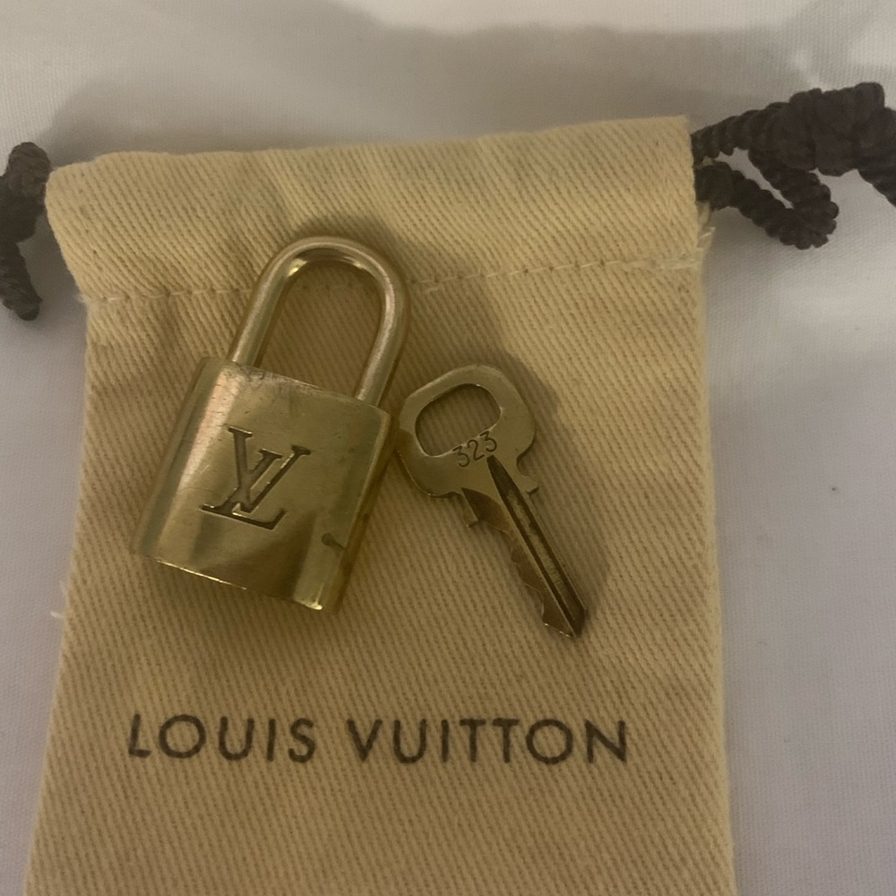 ❌SOLD❌100% Authentic Louis Vuitton Lock & Key